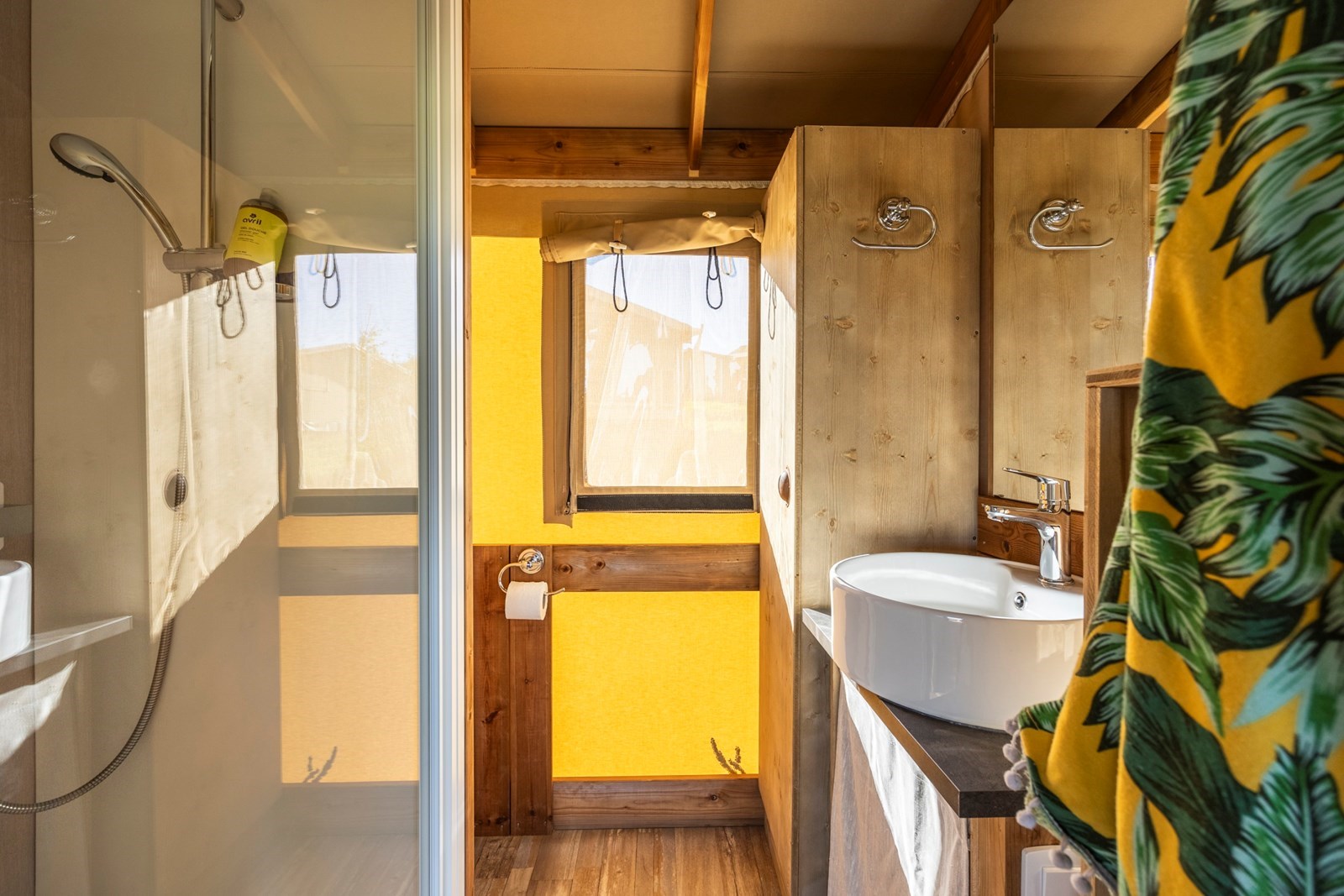 Safaritent met badkamer in Normandie