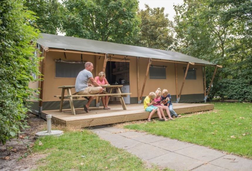 Safaritent in de Zeeuwse duinen