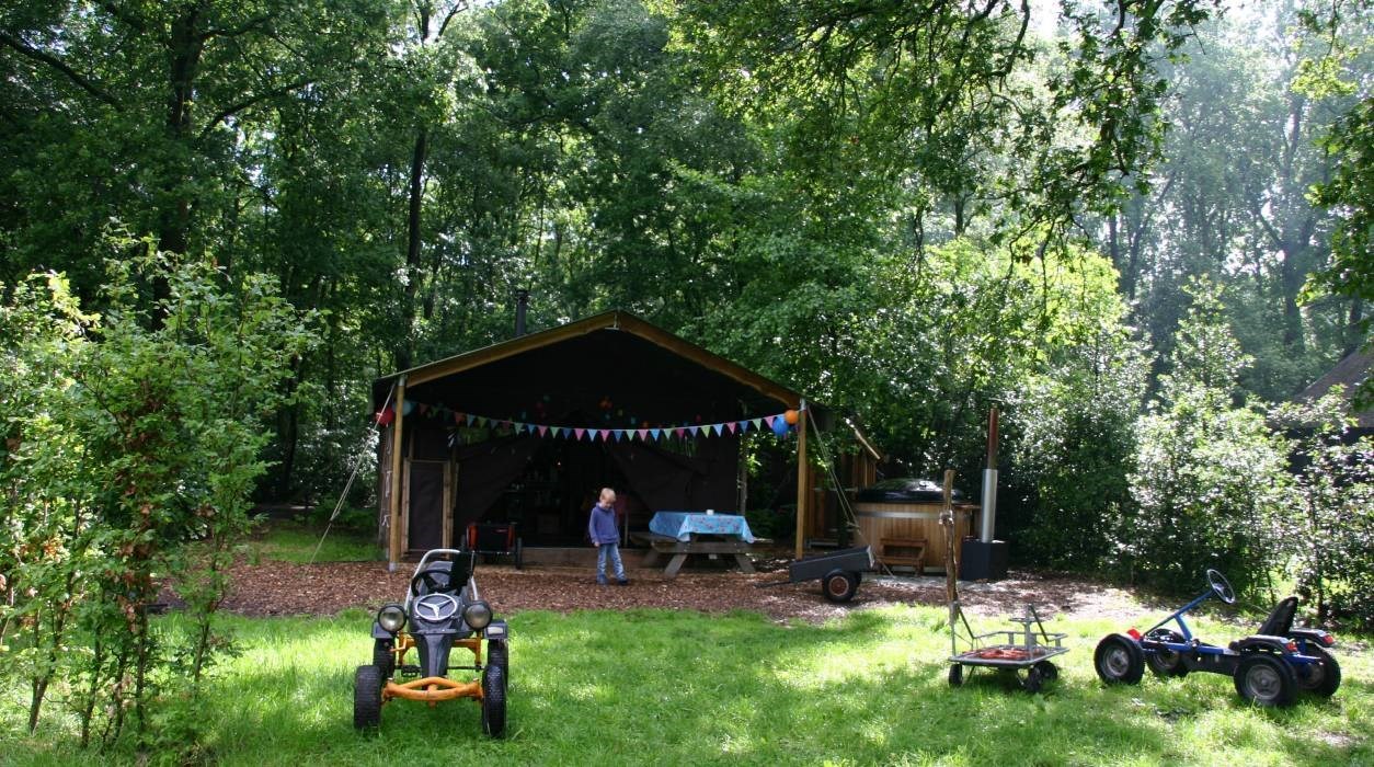 Safaritent op de boerderij