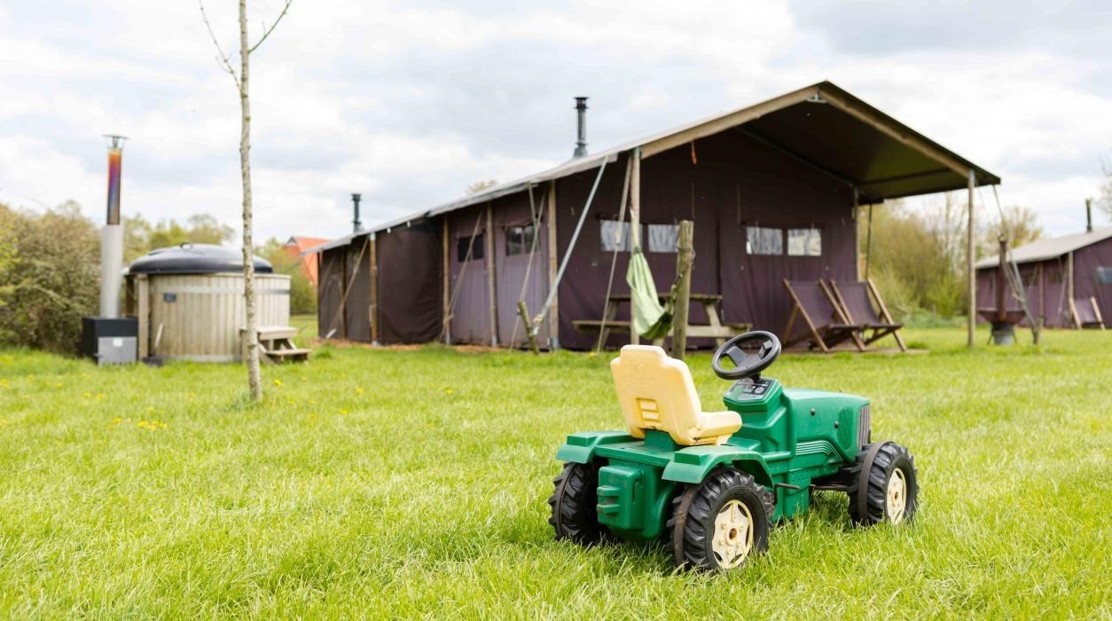 Safaritent op een boerderij