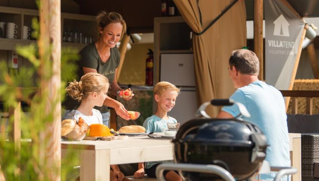 Safaritent op een recreatielandgoed