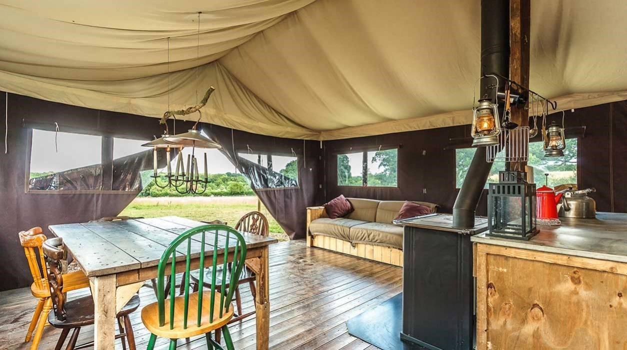 Safaritent op een boerderij