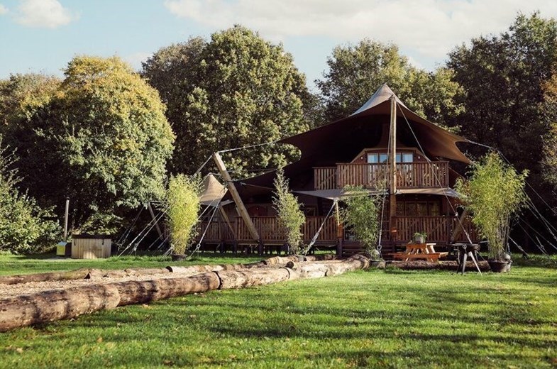 Grandioze glamping tent met eigen hot tub in Zeewolde